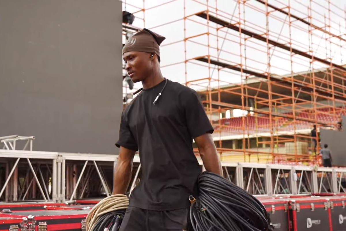 CDI trainee carrying cables on site